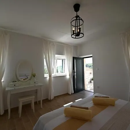 Holiday Lana - Panoramic Sea View Vakantiehuis