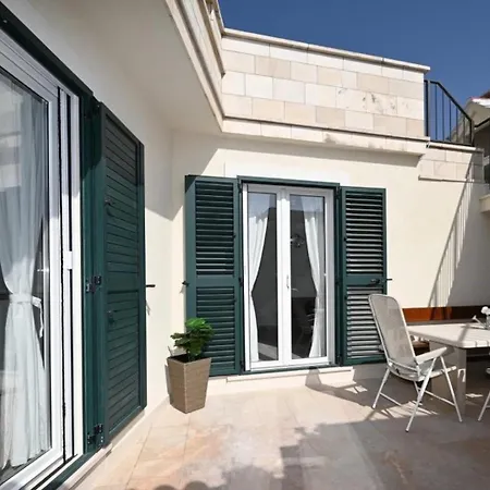 Holiday Lana - Panoramic Sea View Vakantiehuis