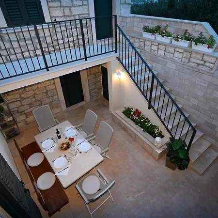Holiday Lana - Panoramic Sea View Vakantiehuis