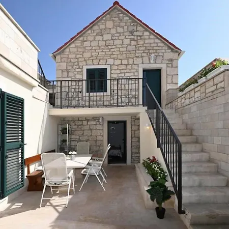 Holiday Lana - Panoramic Sea View Vakantiehuis *